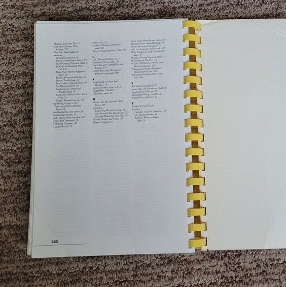 MARY ANN'S GILLIGAN'S ISLAND COOKBOOK by DAWN WELLS 1993 - Picture 9 of 15